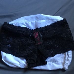 Black and White soft, lace underwear !